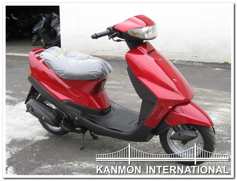 360-Yamaha_Cabin_50cc_scooter.jpg